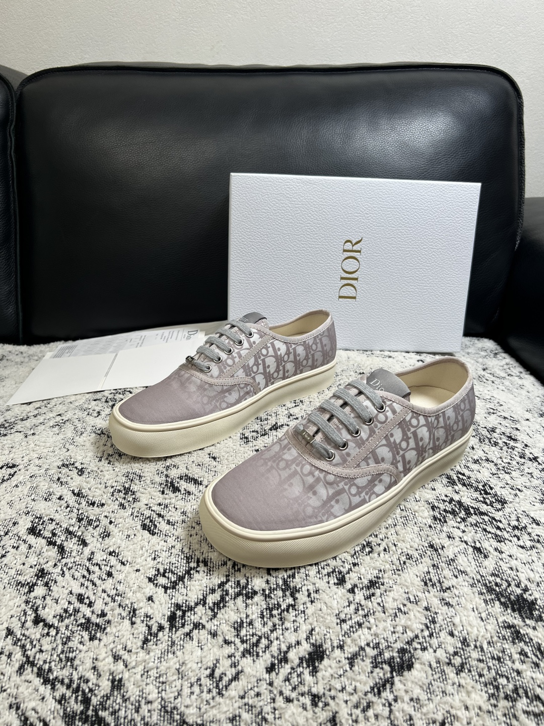 Dior 顶级工艺品 迪奥  专柜同步 原厂配置，意大利进口原版牛皮面料，透气舒适进口水染牛里垫，鞋底：原厂特供原版底超
