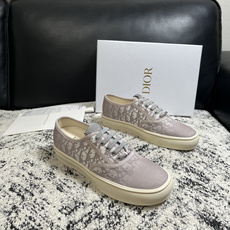 Dior 顶级工艺品 迪奥 专柜同步 原厂配置,意大利进口原版牛皮面料,透气舒适进口水染牛里垫,鞋底:原厂特供原版底超 Dior 顶级工艺品 迪奥 专柜同步 原厂配置,意大利进口原版牛皮面料,透气舒适进口水染牛里垫,鞋底:原厂特供原版底超