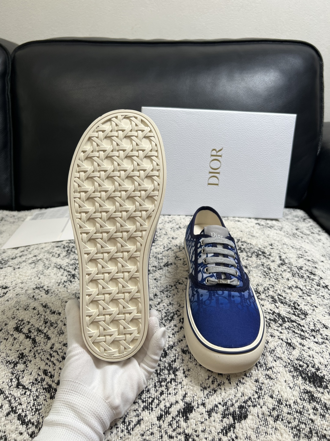 Dior 顶级工艺品 迪奥  专柜同步 原厂配置，意大利进口原版牛皮面料，透气舒适进口水染牛里垫，鞋底：原厂特供原版底超