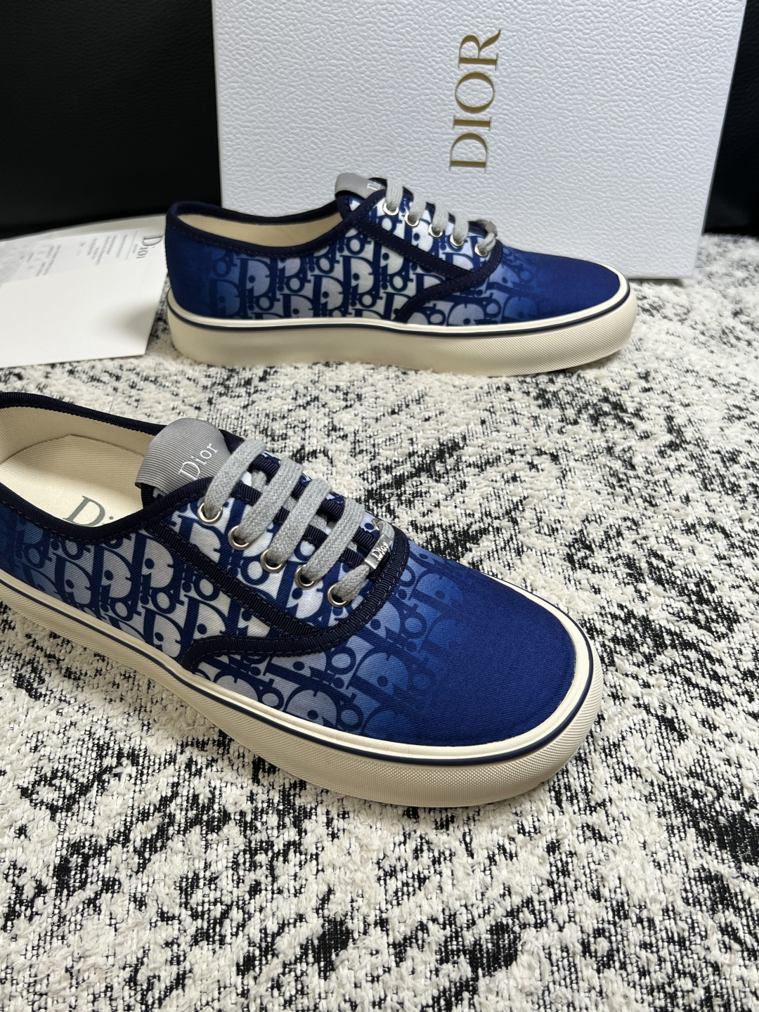 Dior 顶级工艺品 迪奥  专柜同步 原厂配置，意大利进口原版牛皮面料，透气舒适进口水染牛里垫，鞋底：原厂特供原版底超
