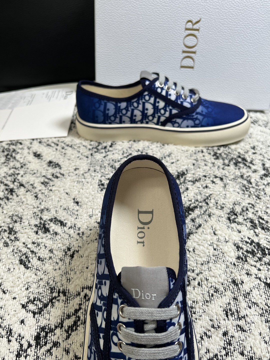 Dior 顶级工艺品 迪奥  专柜同步 原厂配置，意大利进口原版牛皮面料，透气舒适进口水染牛里垫，鞋底：原厂特供原版底超