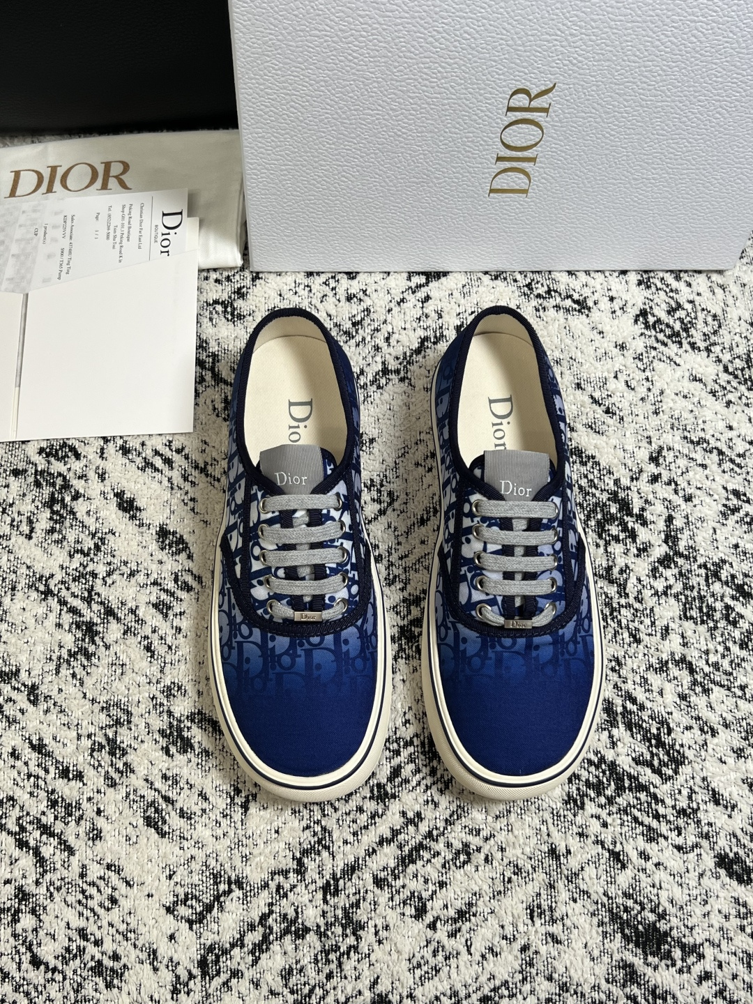 Dior 顶级工艺品 迪奥  专柜同步 原厂配置，意大利进口原版牛皮面料，透气舒适进口水染牛里垫，鞋底：原厂特供原版底超