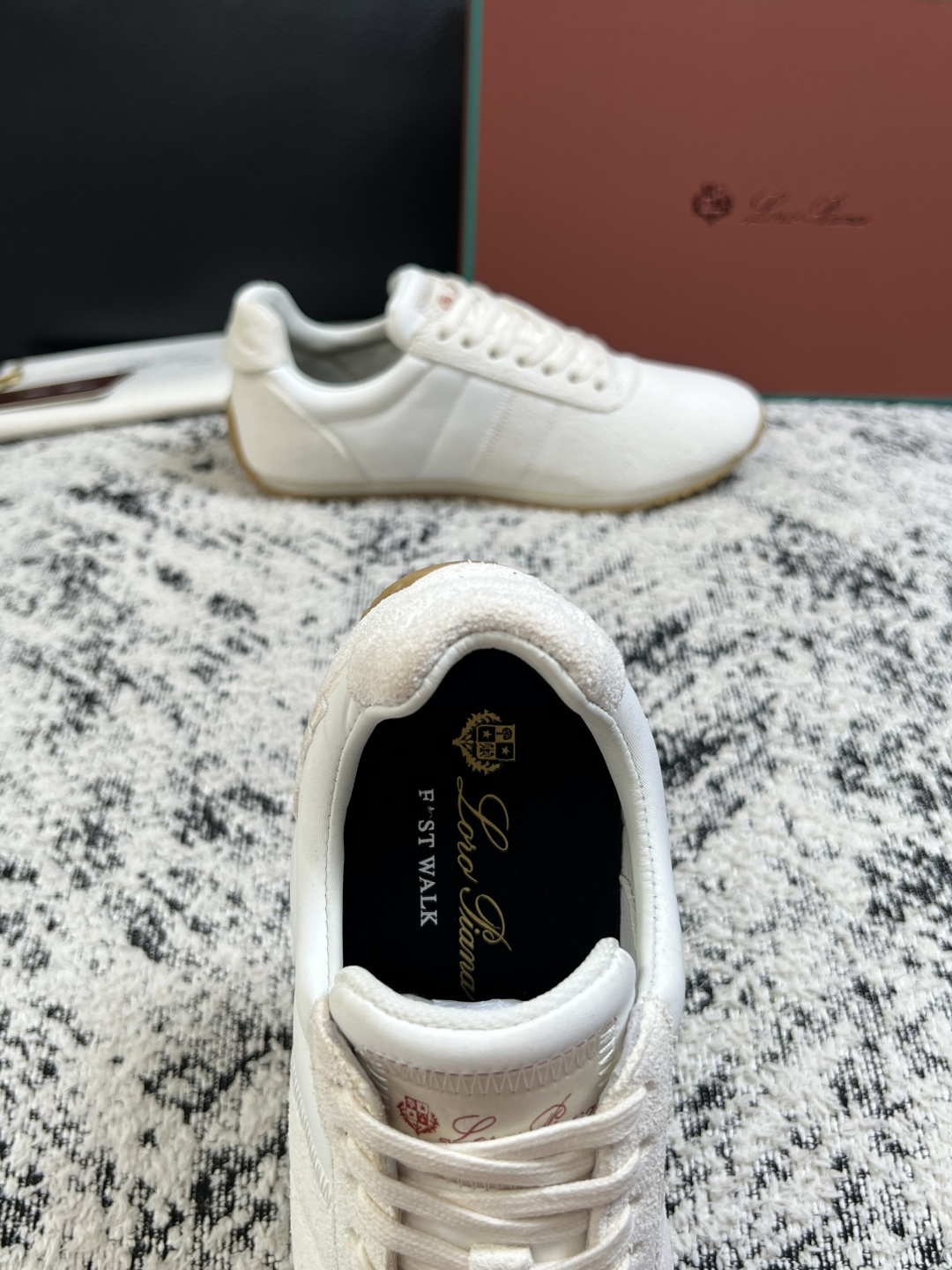 Loro Piana  高品质  顶级工艺品  诺悠翩雅  新品专柜同步原厂配置，鞋面意大利进口牛皮面料，高品质拼接工艺