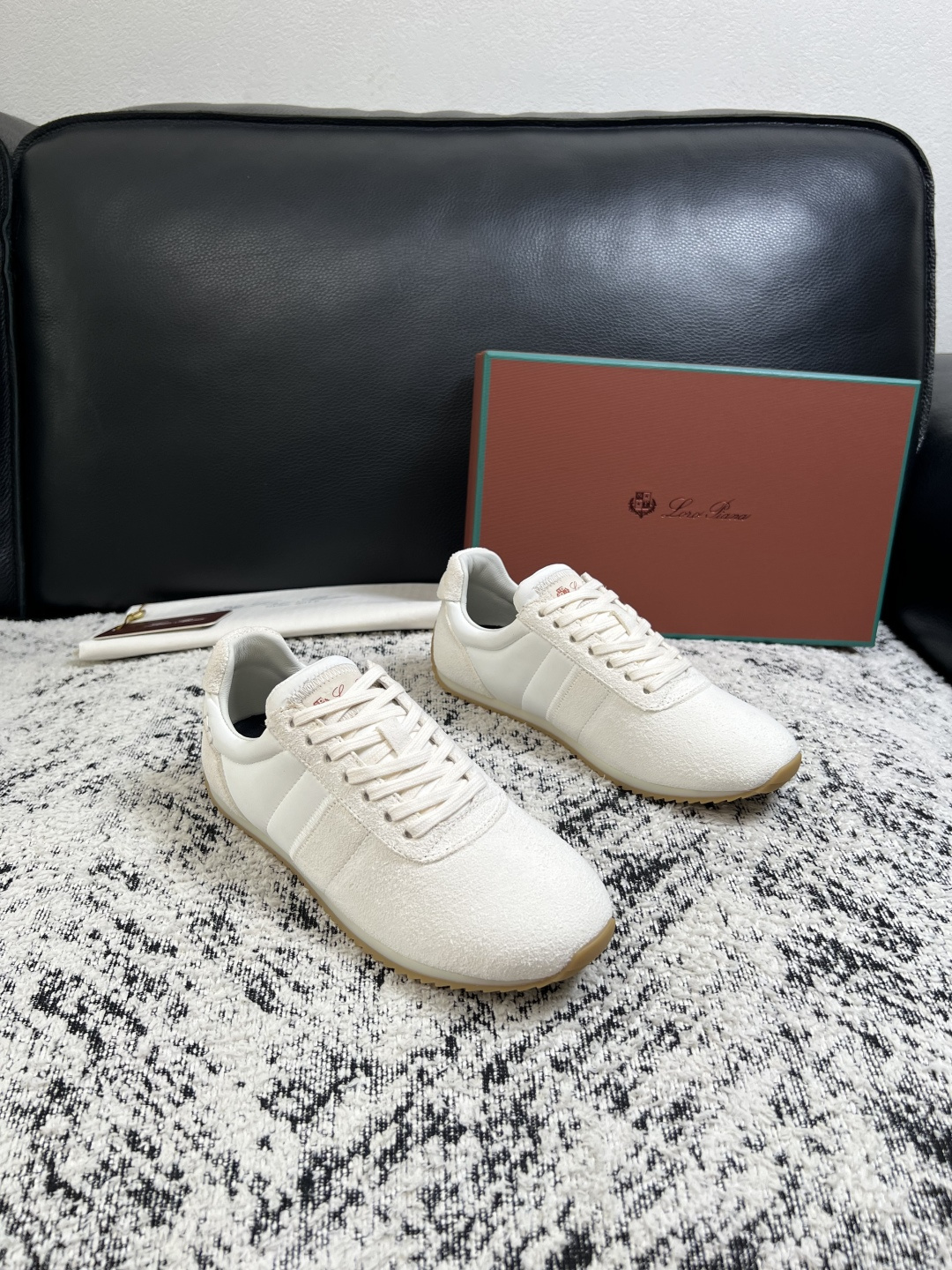 Loro Piana 高品质 顶级工艺品 诺悠翩雅 新品专柜同步原厂配置,鞋面意大利进口牛皮面料,高品质拼接工艺 Loro Piana 高品质 顶级工艺品 诺悠翩雅 新品专柜同步原厂配置,鞋面意大利进口牛皮面料,高品质拼接工艺