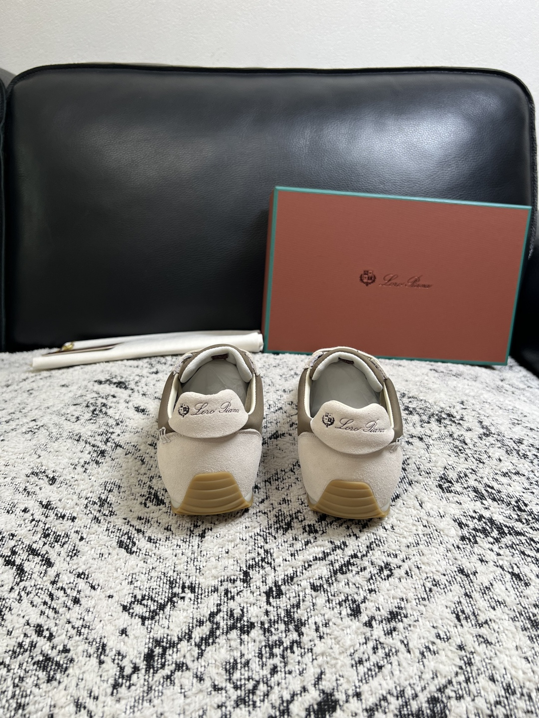 Loro Piana  高品质  顶级工艺品  诺悠翩雅  新品专柜同步原厂配置，鞋面意大利进口牛皮面料，高品质拼接工艺