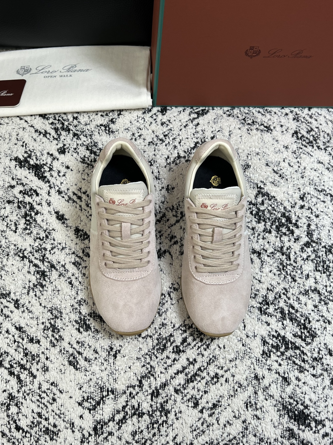 Loro Piana  高品质  顶级工艺品  诺悠翩雅  新品专柜同步原厂配置，鞋面意大利进口牛皮面料，高品质拼接工艺
