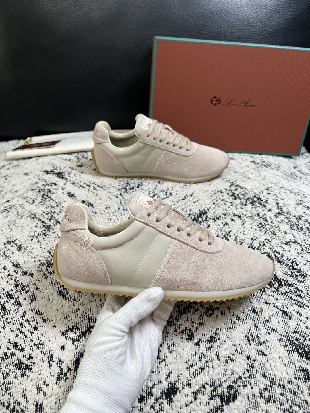 Loro Piana  高品质  顶级工艺品  诺悠翩雅  新品专柜同步原厂配置，鞋面意大利进口牛皮面料，高品质拼接工艺