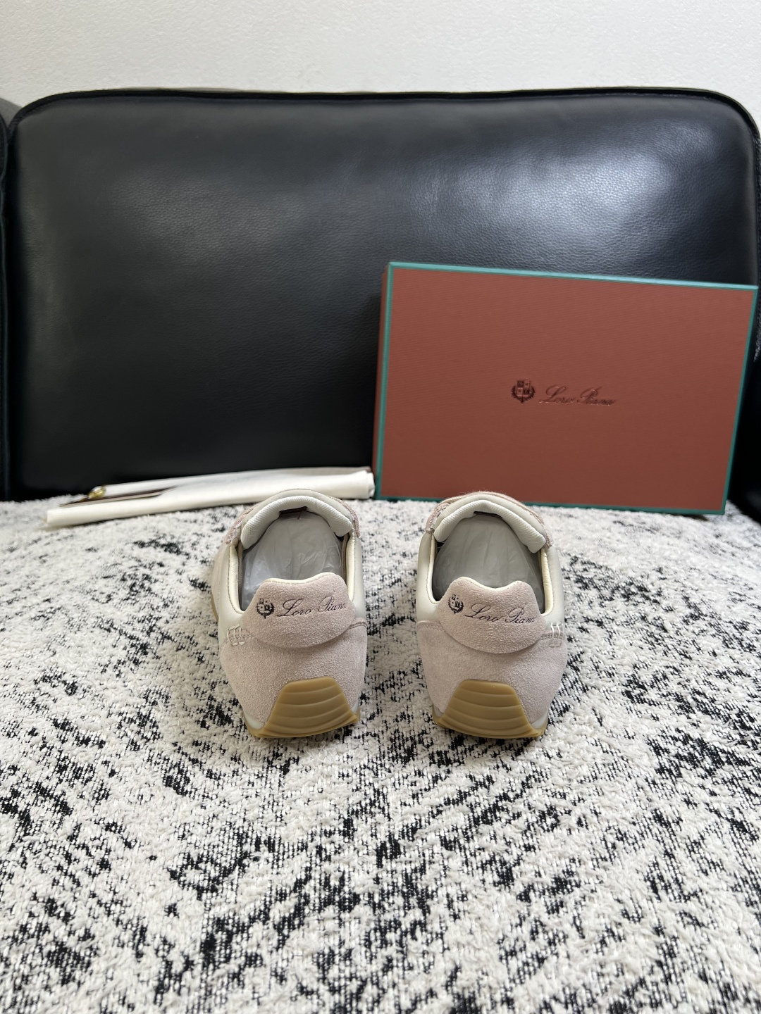 Loro Piana  高品质  顶级工艺品  诺悠翩雅  新品专柜同步原厂配置，鞋面意大利进口牛皮面料，高品质拼接工艺