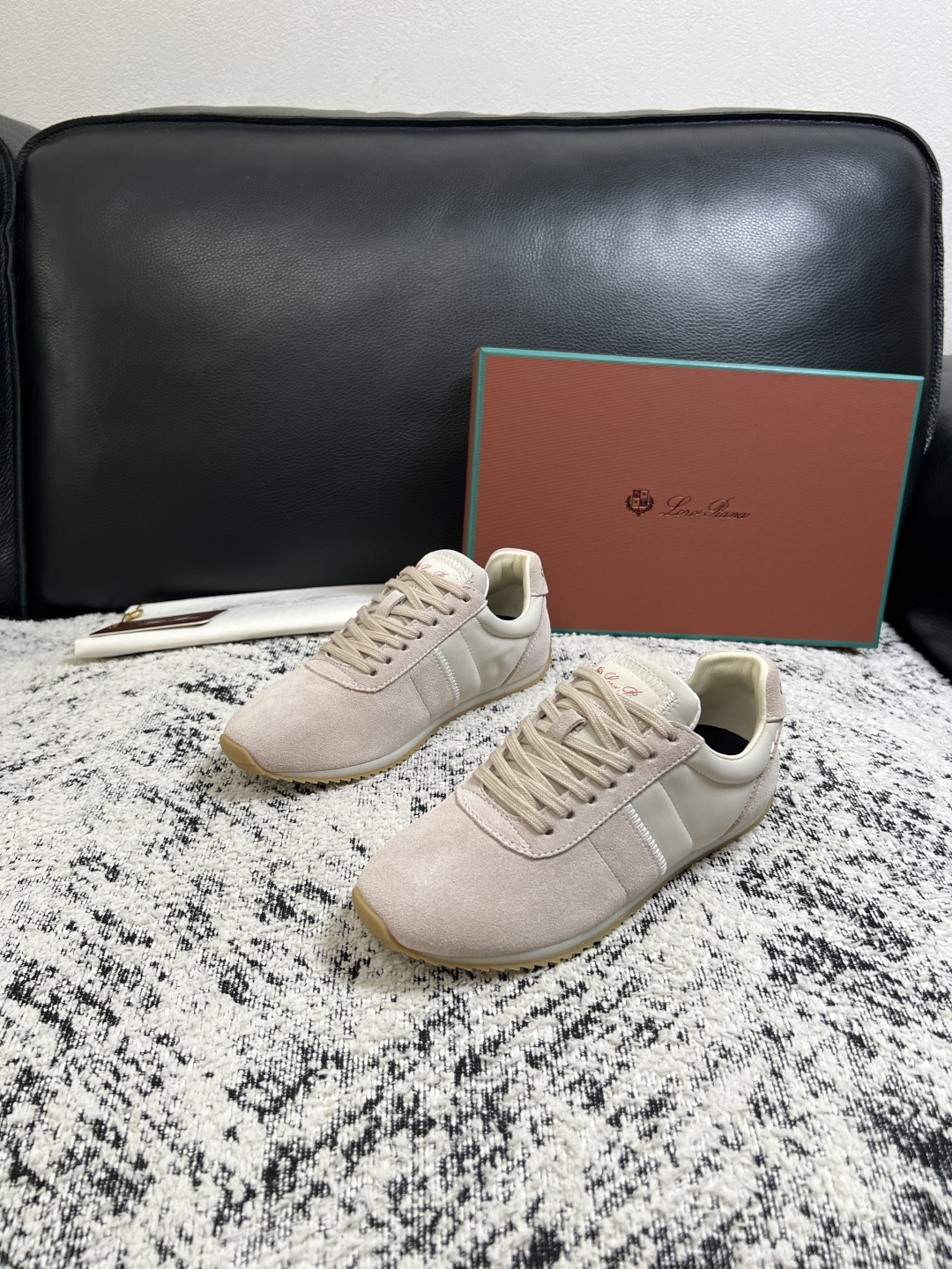 Loro Piana  高品质  顶级工艺品  诺悠翩雅  新品专柜同步原厂配置，鞋面意大利进口牛皮面料，高品质拼接工艺