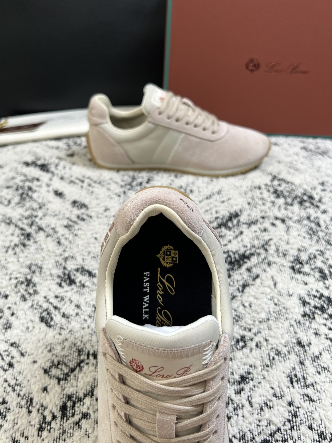 Loro Piana  高品质  顶级工艺品  诺悠翩雅  新品专柜同步原厂配置，鞋面意大利进口牛皮面料，高品质拼接工艺