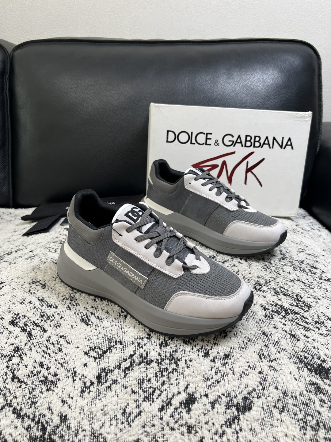 NO:930652,Dolce & Gabbana's high-quality top crafts, Dolce & Gabbana's popular counter new products are synchronized, uppers are imported cowhide fabrics from Italy, high-quality complex craftsmanship, imported water-dyed cowhide pads, original soles are specially provided by the original factory, exclusive movable molded soles are super comfortable, original factory follow-up goods, code number 39-44 (customized 38 45),, Dolce&Gabbana, Dolce&Gabbana, cowhide19860909Dolce & Gabbana高品质 顶级工艺品 杜嘉班纳 爆款专柜新品同步,鞋面意大利进口牛皮面料,高品质复杂工艺,进口水染牛皮垫,鞋底原厂特供原版底,独家活动成型底超级舒适,原厂跟单货, 码数 39-44（订做38 45）,,Dolce&Gabbana,Dolce&Gabbana,cowhide,Men's shoes