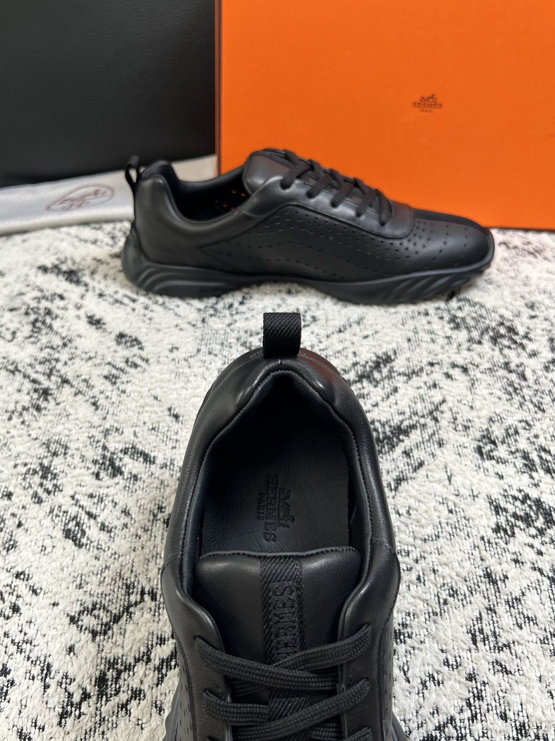 Hermes  高品质  顶级工艺品  爱马仕 专柜同步发售原厂配置，意大利进口原版牛皮面料，高品质拼接工艺，全进口水染