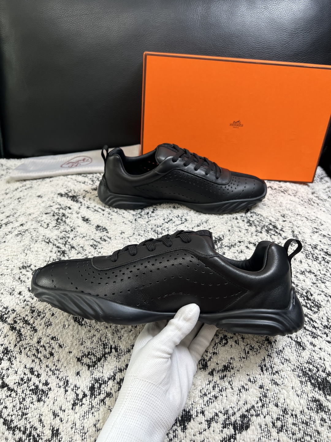 Hermes  高品质  顶级工艺品  爱马仕 专柜同步发售原厂配置，意大利进口原版牛皮面料，高品质拼接工艺，全进口水染