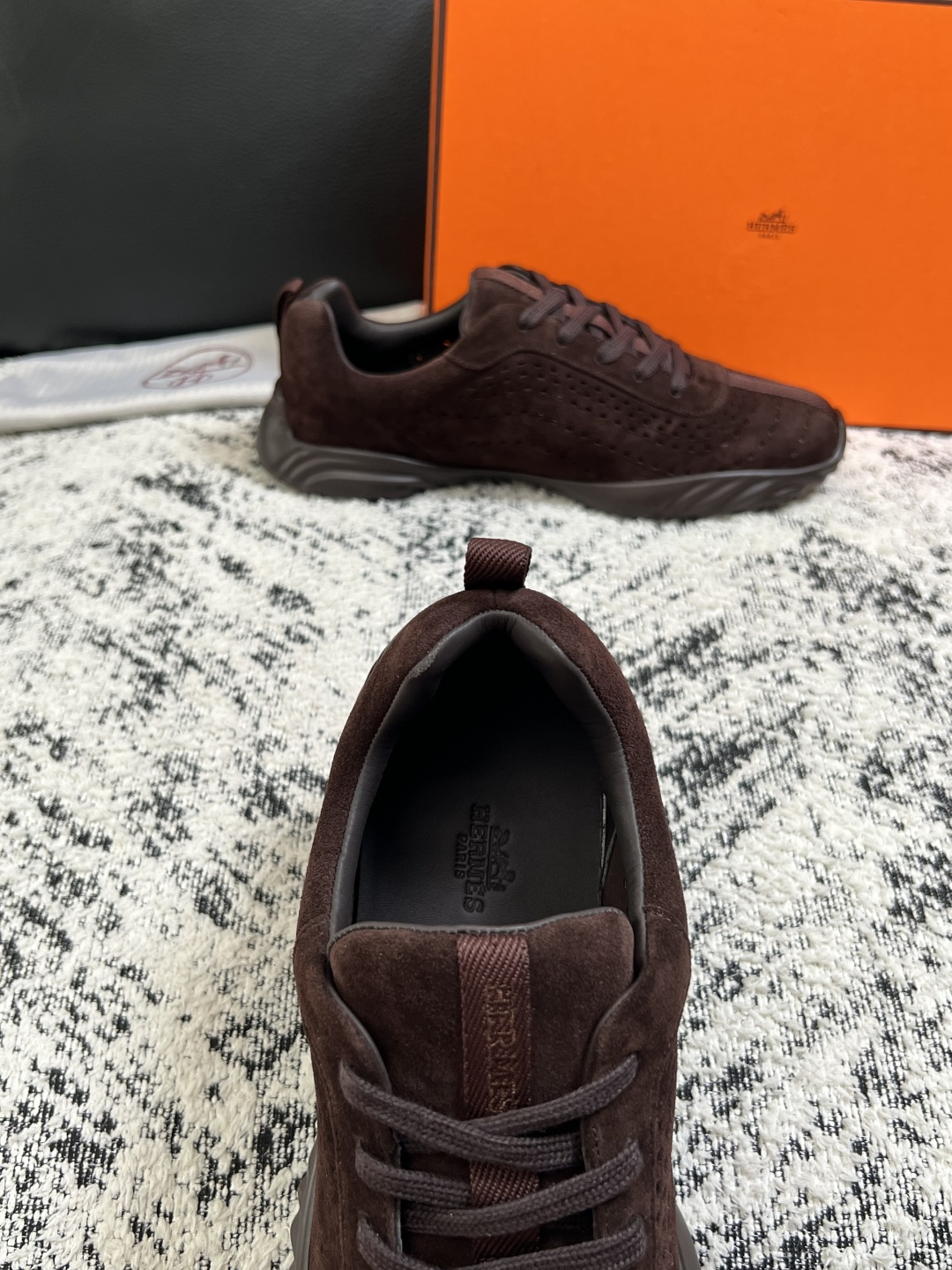 Hermes  高品质  顶级工艺品  爱马仕 专柜同步发售原厂配置，意大利进口原版牛皮面料，高品质拼接工艺，全进口水染
