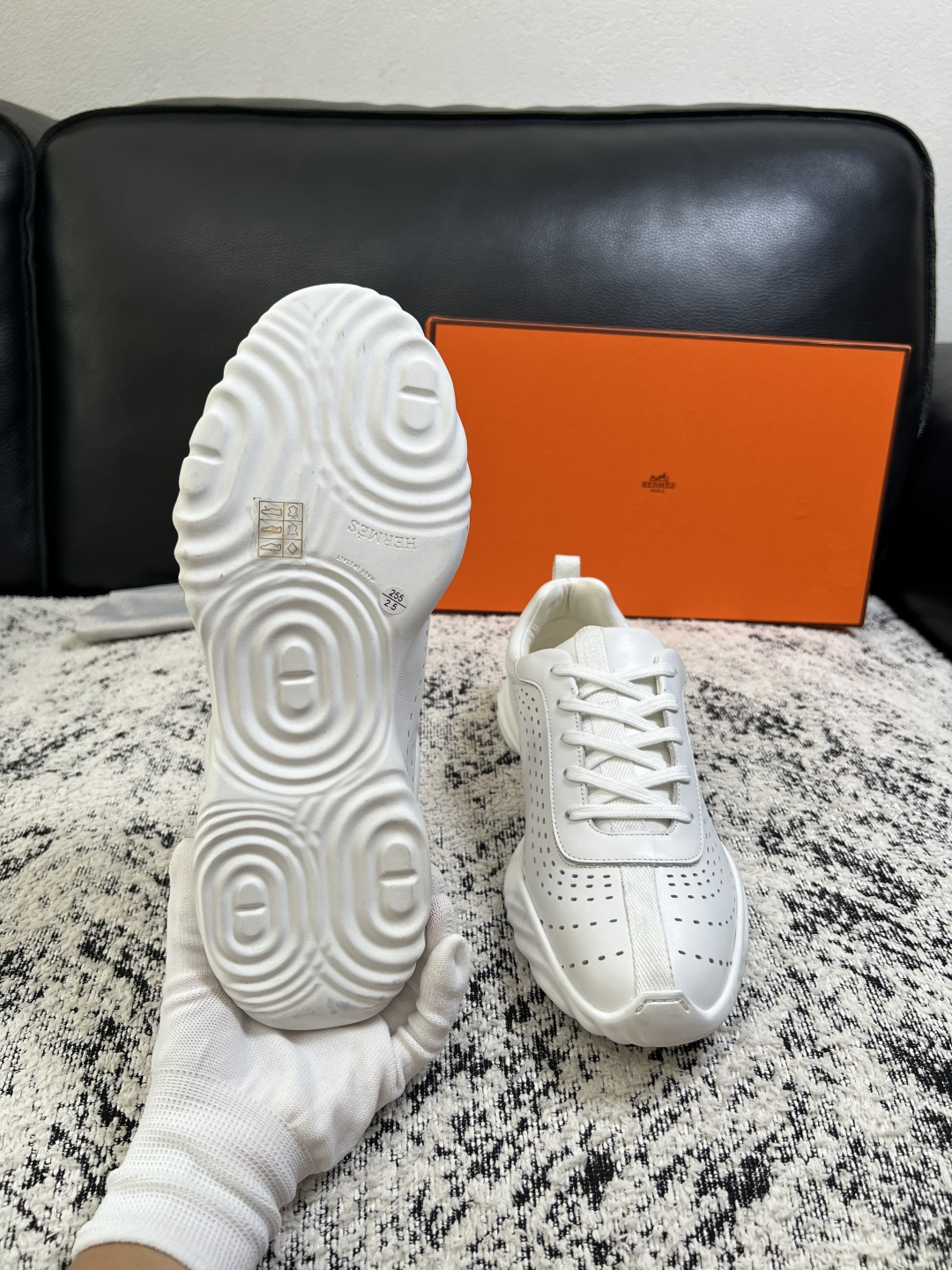 Hermes  高品质  顶级工艺品  爱马仕 专柜同步发售原厂配置，意大利进口原版牛皮面料，高品质拼接工艺，全进口水染