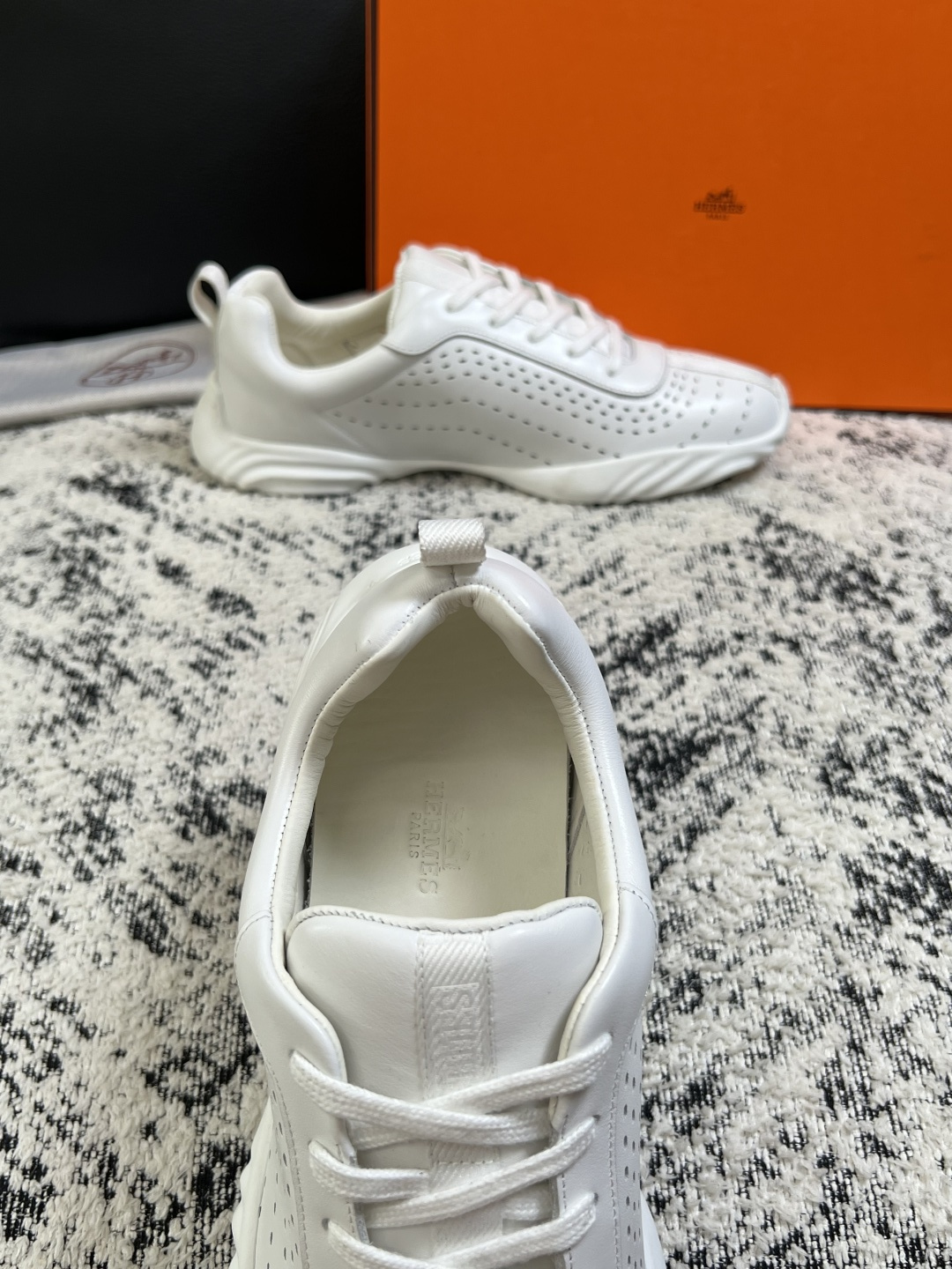 Hermes  高品质  顶级工艺品  爱马仕 专柜同步发售原厂配置，意大利进口原版牛皮面料，高品质拼接工艺，全进口水染