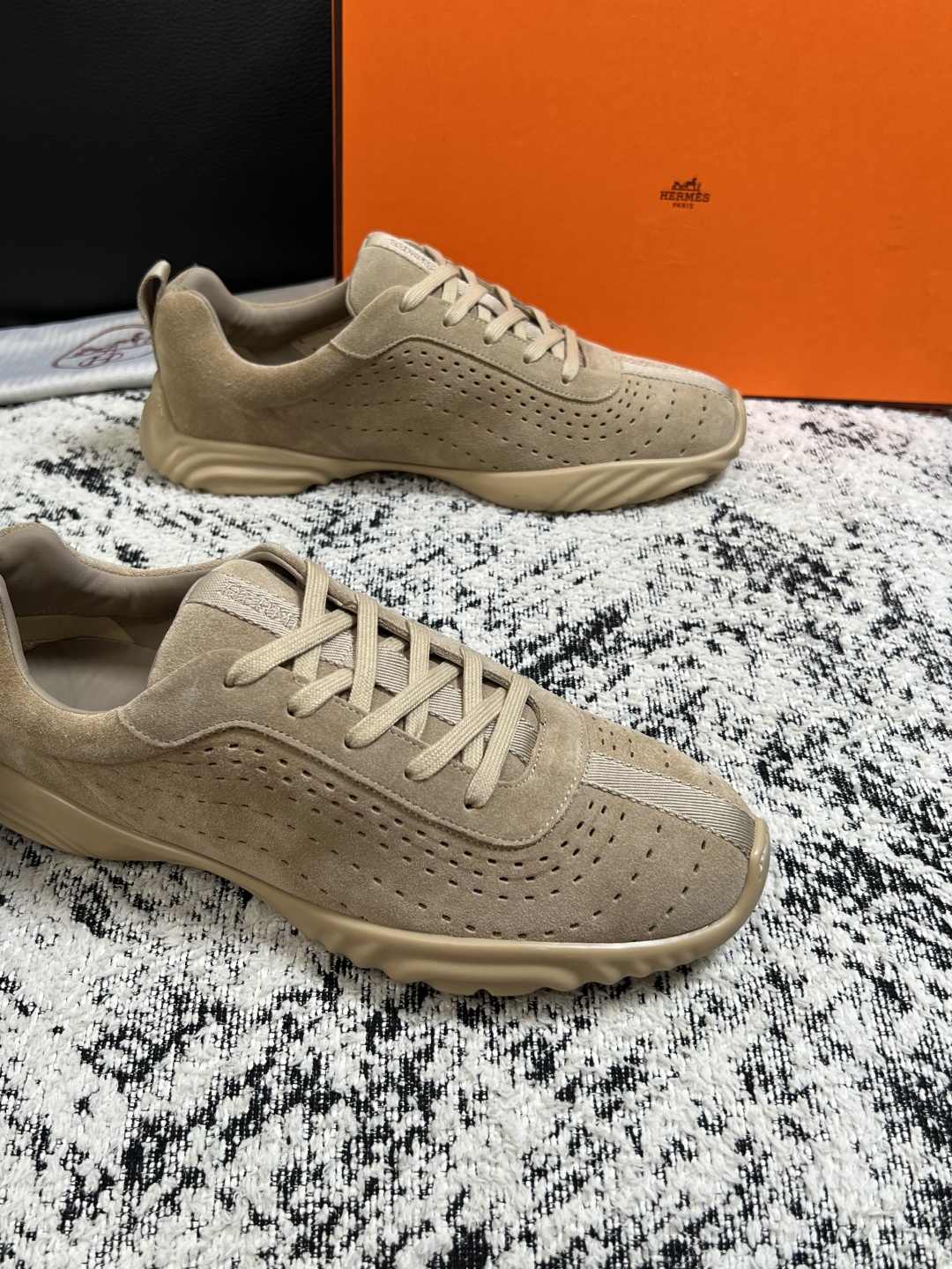Hermes  高品质  顶级工艺品  爱马仕 专柜同步发售原厂配置，意大利进口原版牛皮面料，高品质拼接工艺，全进口水染