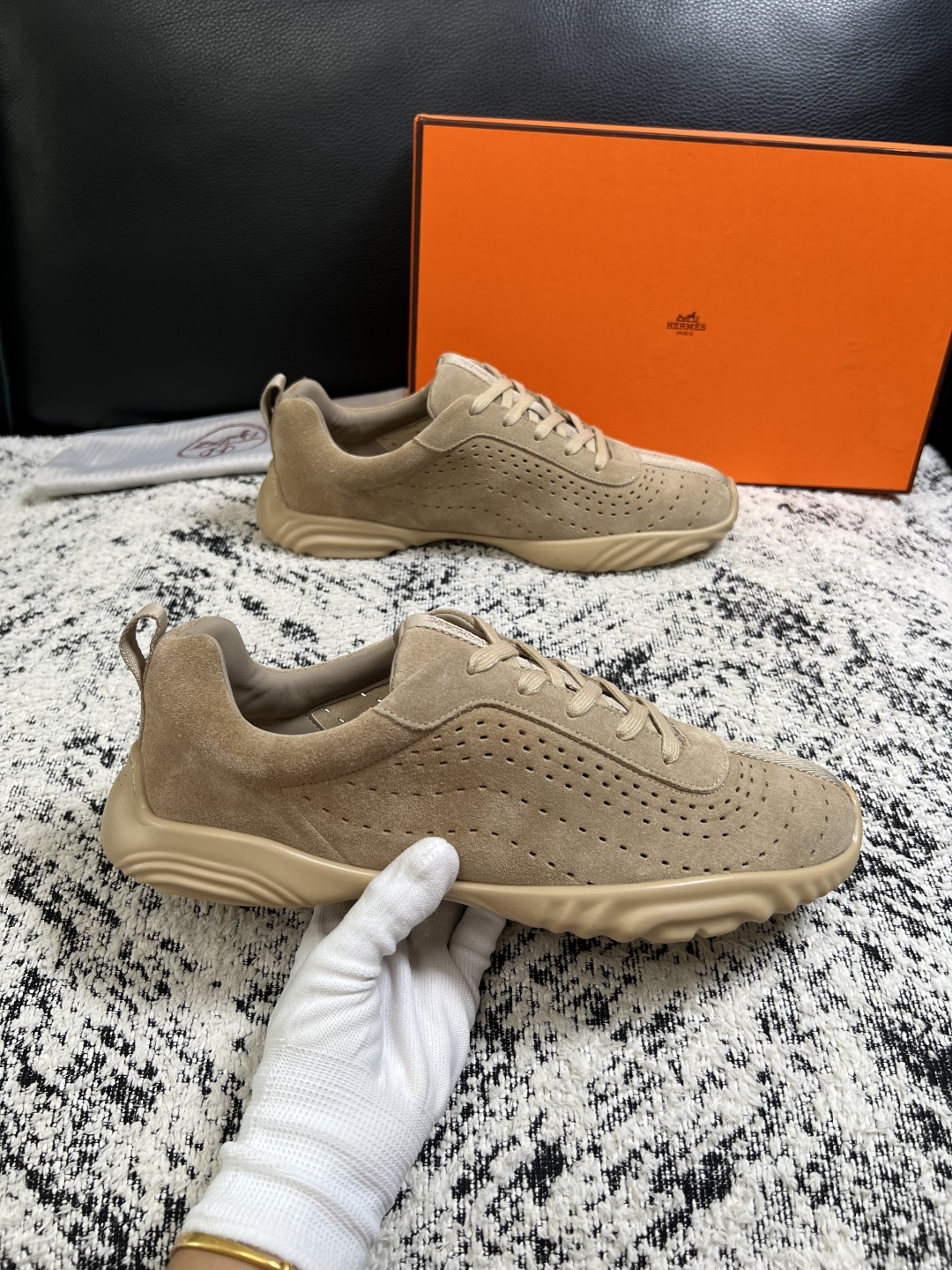 Hermes  高品质  顶级工艺品  爱马仕 专柜同步发售原厂配置，意大利进口原版牛皮面料，高品质拼接工艺，全进口水染