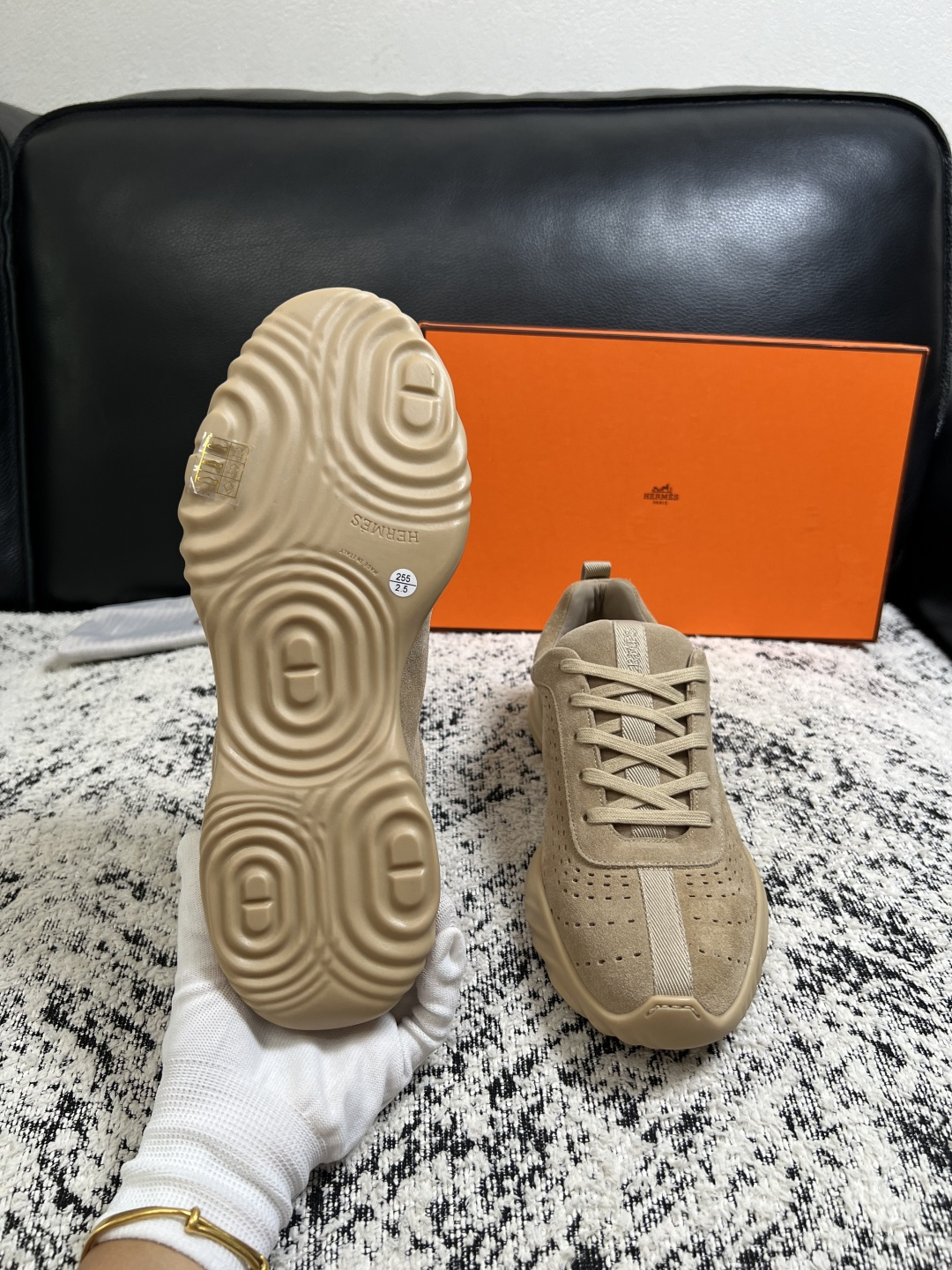 Hermes  高品质  顶级工艺品  爱马仕 专柜同步发售原厂配置，意大利进口原版牛皮面料，高品质拼接工艺，全进口水染