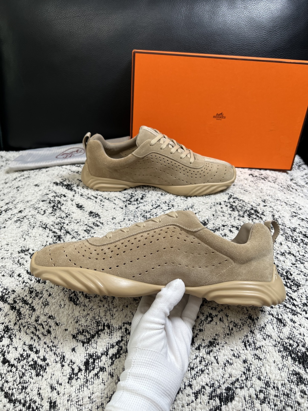 Hermes  高品质  顶级工艺品  爱马仕 专柜同步发售原厂配置，意大利进口原版牛皮面料，高品质拼接工艺，全进口水染
