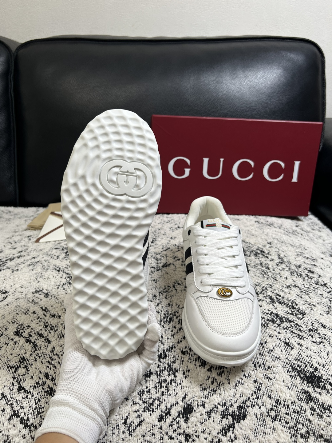 Gucci 高品质  顶级工艺品  古奇  专柜新款原厂配置，意大利进口牛皮面料，进口牛皮内里垫，透气舒适，鞋底：原厂特