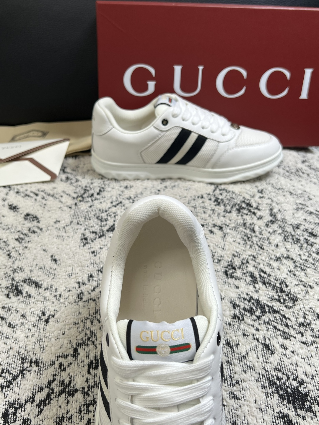 Gucci 高品质  顶级工艺品  古奇  专柜新款原厂配置，意大利进口牛皮面料，进口牛皮内里垫，透气舒适，鞋底：原厂特