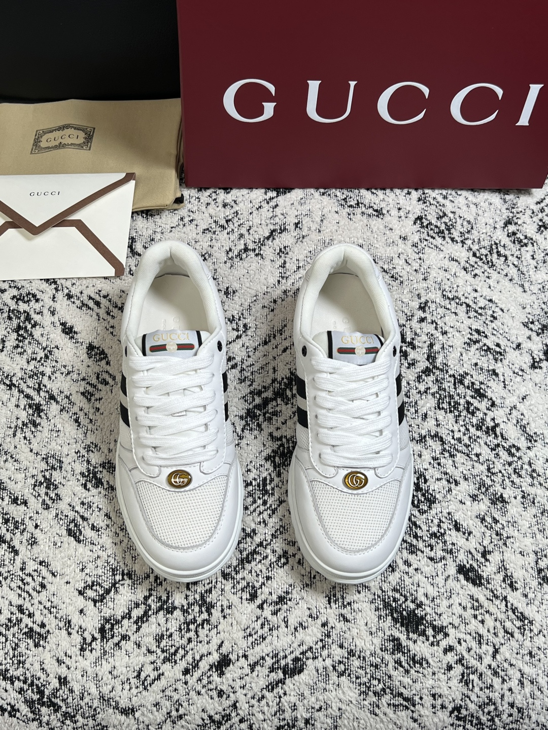 Gucci 高品质  顶级工艺品  古奇  专柜新款原厂配置，意大利进口牛皮面料，进口牛皮内里垫，透气舒适，鞋底：原厂特