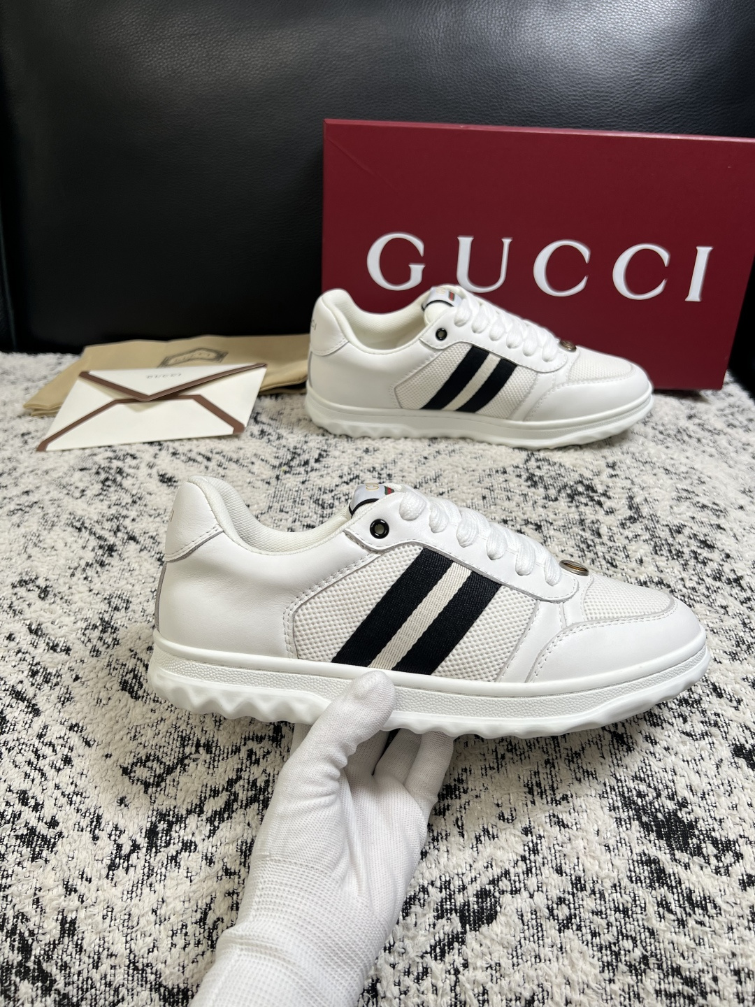 Gucci 高品质  顶级工艺品  古奇  专柜新款原厂配置，意大利进口牛皮面料，进口牛皮内里垫，透气舒适，鞋底：原厂特