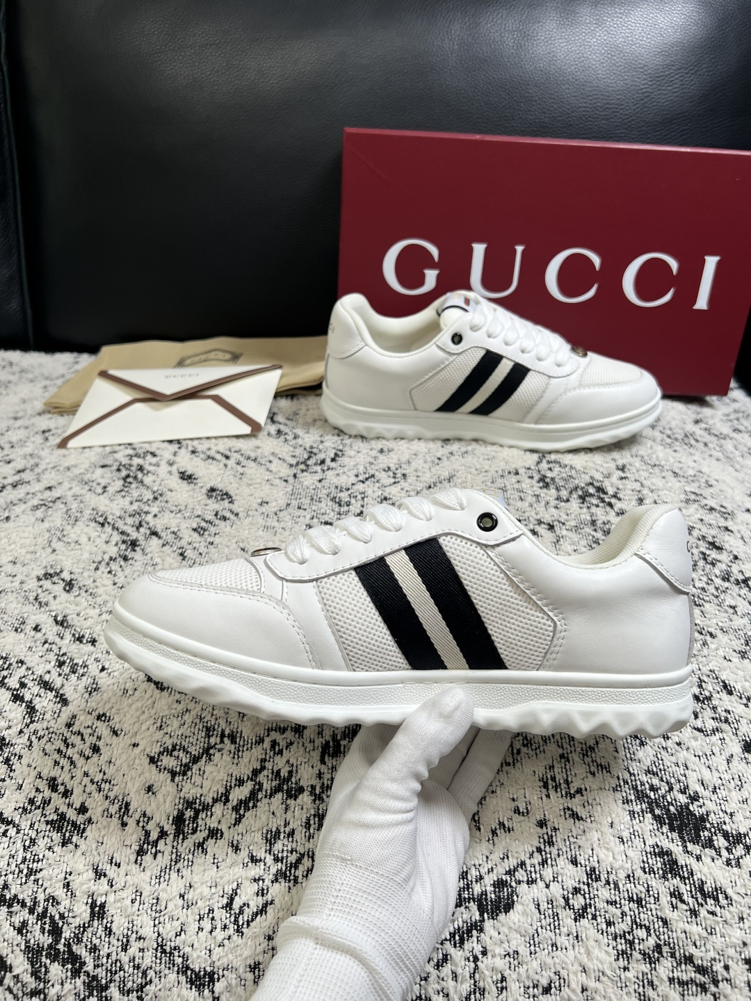 Gucci 高品质  顶级工艺品  古奇  专柜新款原厂配置，意大利进口牛皮面料，进口牛皮内里垫，透气舒适，鞋底：原厂特