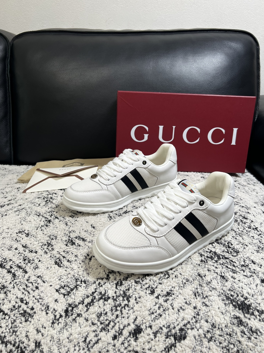 Gucci 高品质  顶级工艺品  古奇  专柜新款原厂配置，意大利进口牛皮面料，进口牛皮内里垫，透气舒适，鞋底：原厂特