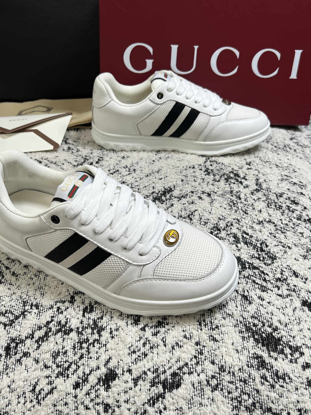 Gucci 高品质  顶级工艺品  古奇  专柜新款原厂配置，意大利进口牛皮面料，进口牛皮内里垫，透气舒适，鞋底：原厂特