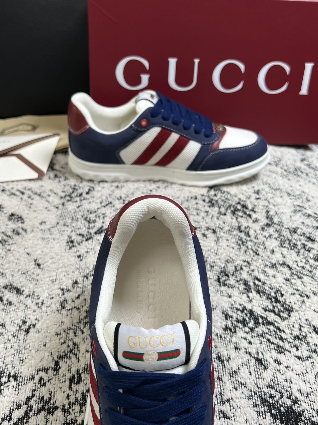 Gucci 高品质  顶级工艺品  古奇  专柜新款原厂配置，意大利进口牛皮面料，进口牛皮内里垫，透气舒适，鞋底：原厂特
