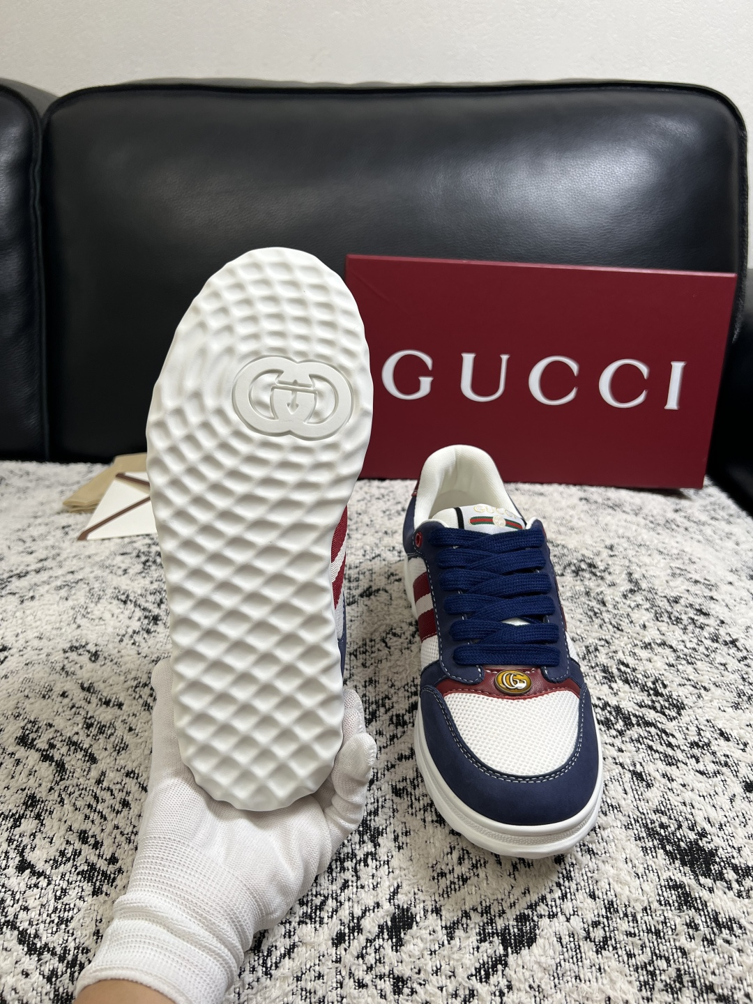 Gucci 高品质  顶级工艺品  古奇  专柜新款原厂配置，意大利进口牛皮面料，进口牛皮内里垫，透气舒适，鞋底：原厂特