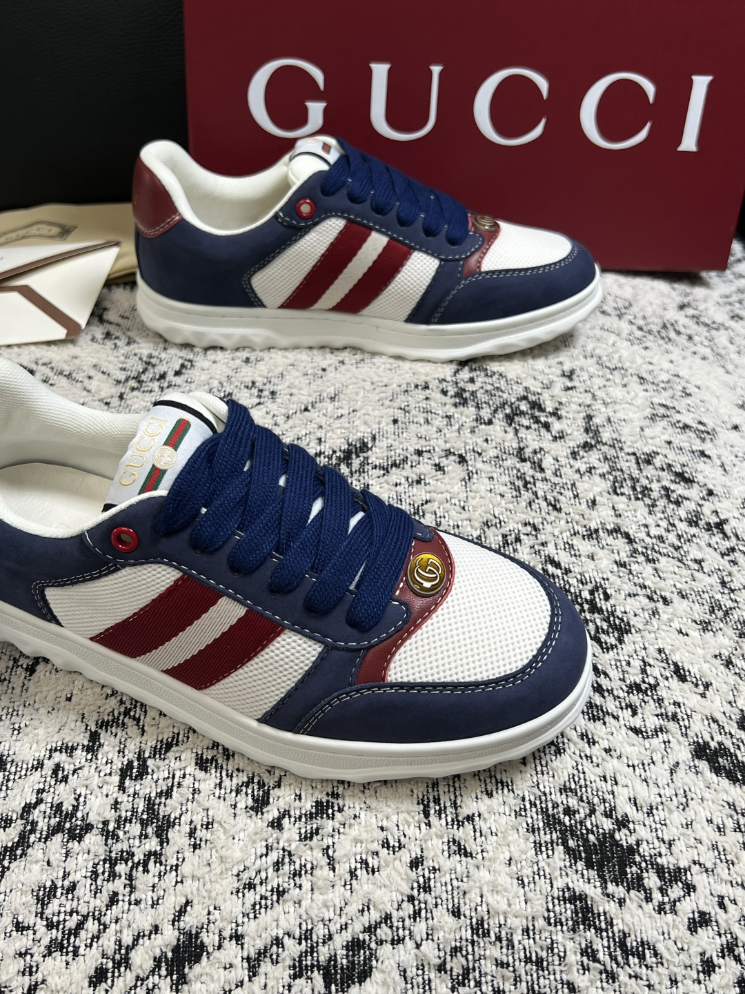 Gucci 高品质  顶级工艺品  古奇  专柜新款原厂配置，意大利进口牛皮面料，进口牛皮内里垫，透气舒适，鞋底：原厂特