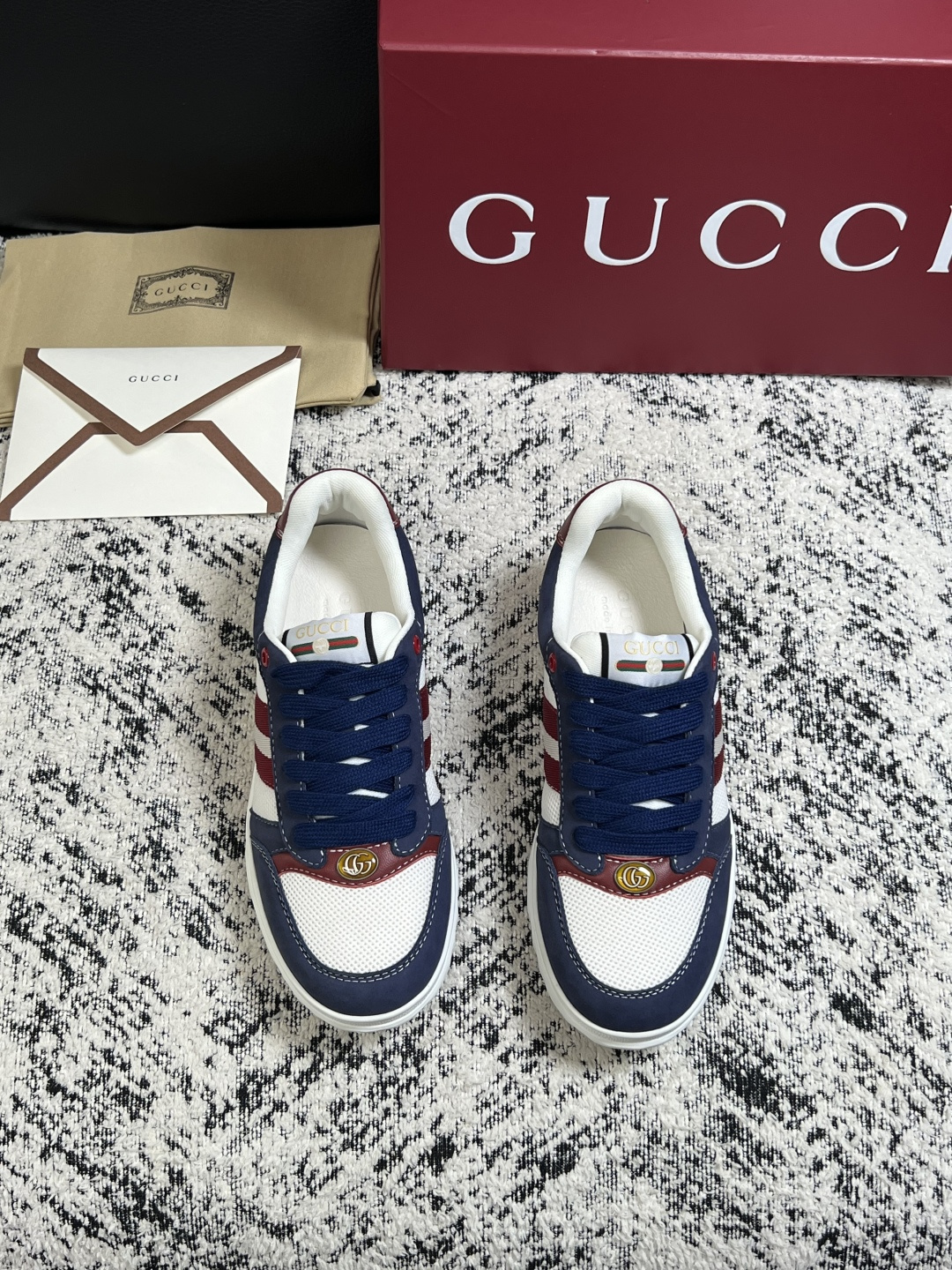 Gucci 高品质  顶级工艺品  古奇  专柜新款原厂配置，意大利进口牛皮面料，进口牛皮内里垫，透气舒适，鞋底：原厂特