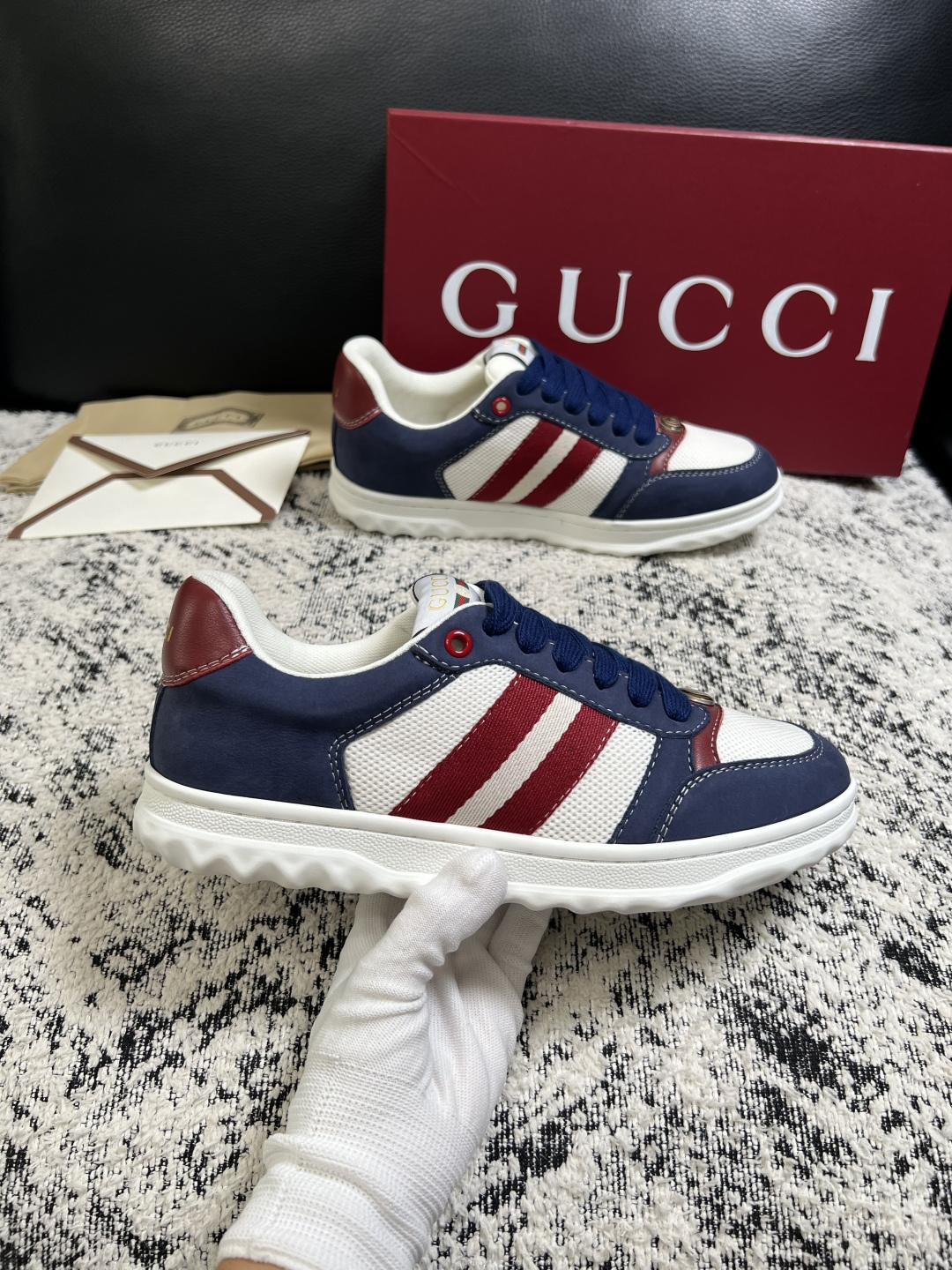 Gucci 高品质  顶级工艺品  古奇  专柜新款原厂配置，意大利进口牛皮面料，进口牛皮内里垫，透气舒适，鞋底：原厂特
