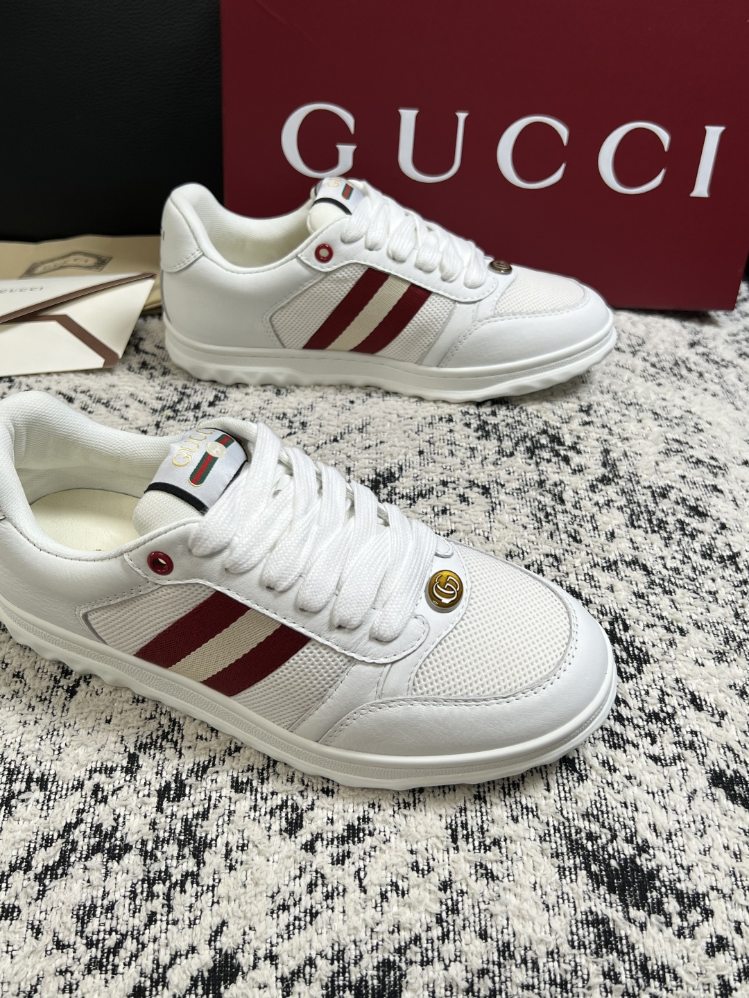 Gucci 高品质  顶级工艺品  古奇  专柜新款原厂配置，意大利进口牛皮面料，进口牛皮内里垫，透气舒适，鞋底：原厂特