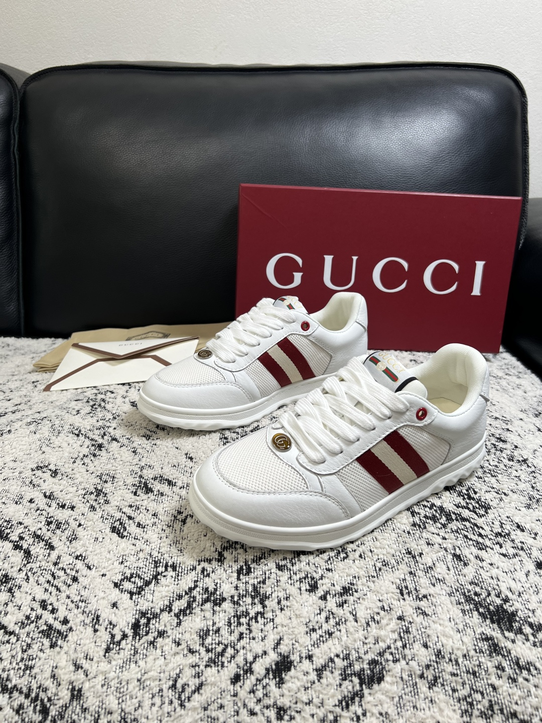 Gucci 高品质  顶级工艺品  古奇  专柜新款原厂配置，意大利进口牛皮面料，进口牛皮内里垫，透气舒适，鞋底：原厂特