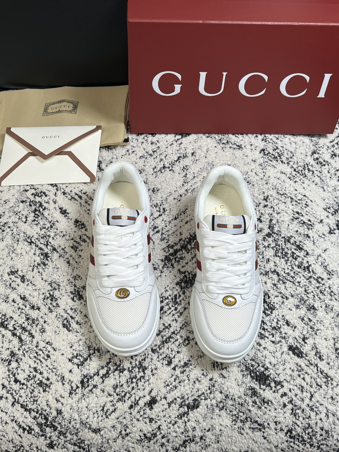 Gucci 高品质  顶级工艺品  古奇  专柜新款原厂配置，意大利进口牛皮面料，进口牛皮内里垫，透气舒适，鞋底：原厂特