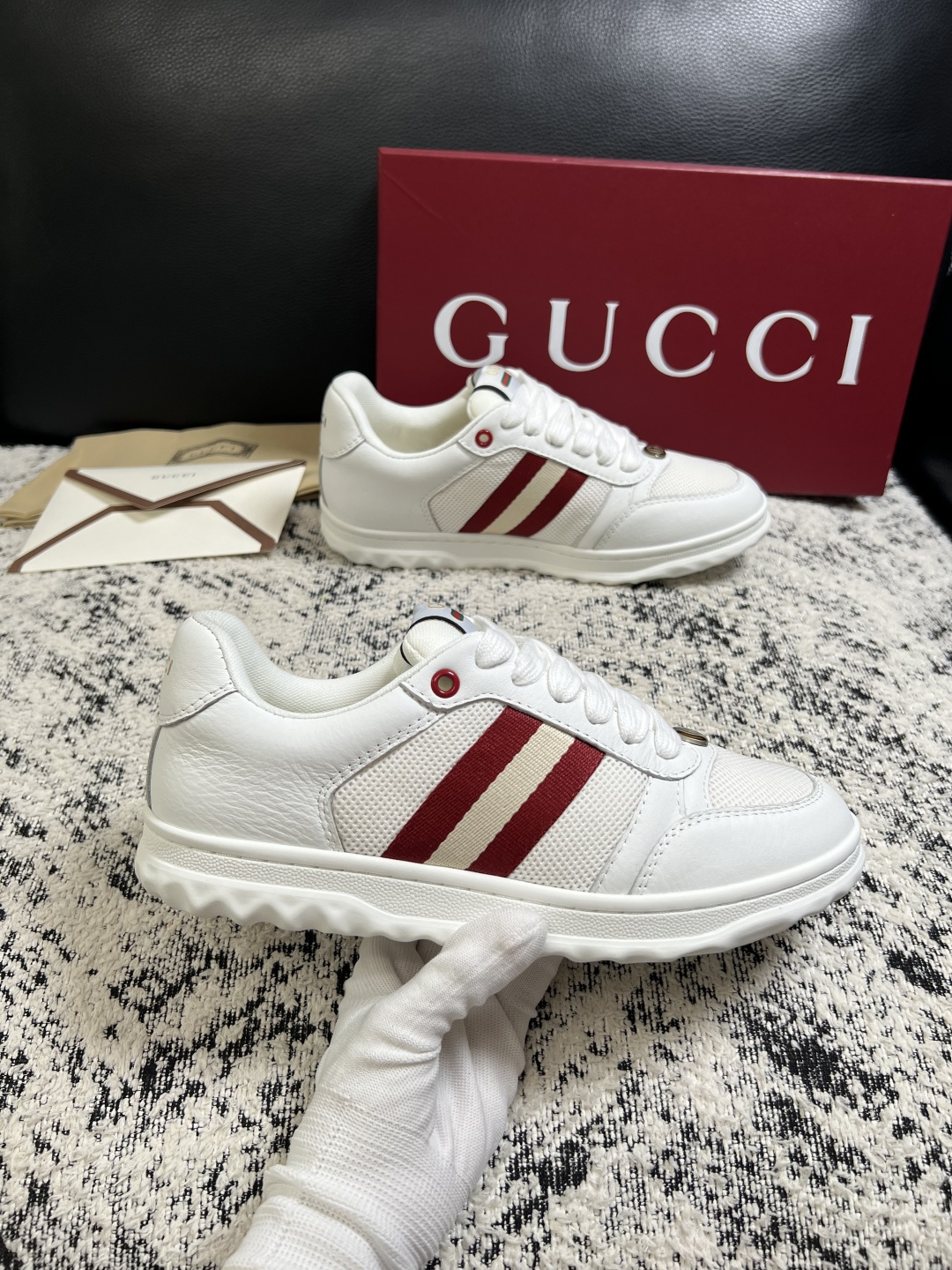 Gucci 高品质  顶级工艺品  古奇  专柜新款原厂配置，意大利进口牛皮面料，进口牛皮内里垫，透气舒适，鞋底：原厂特