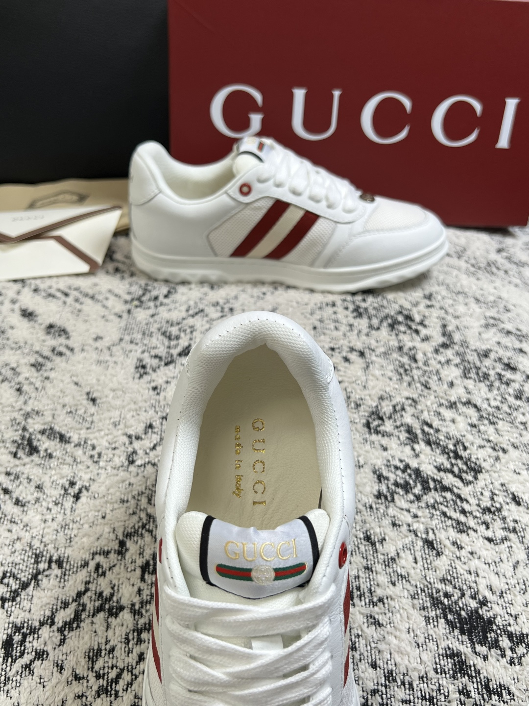 Gucci 高品质  顶级工艺品  古奇  专柜新款原厂配置，意大利进口牛皮面料，进口牛皮内里垫，透气舒适，鞋底：原厂特