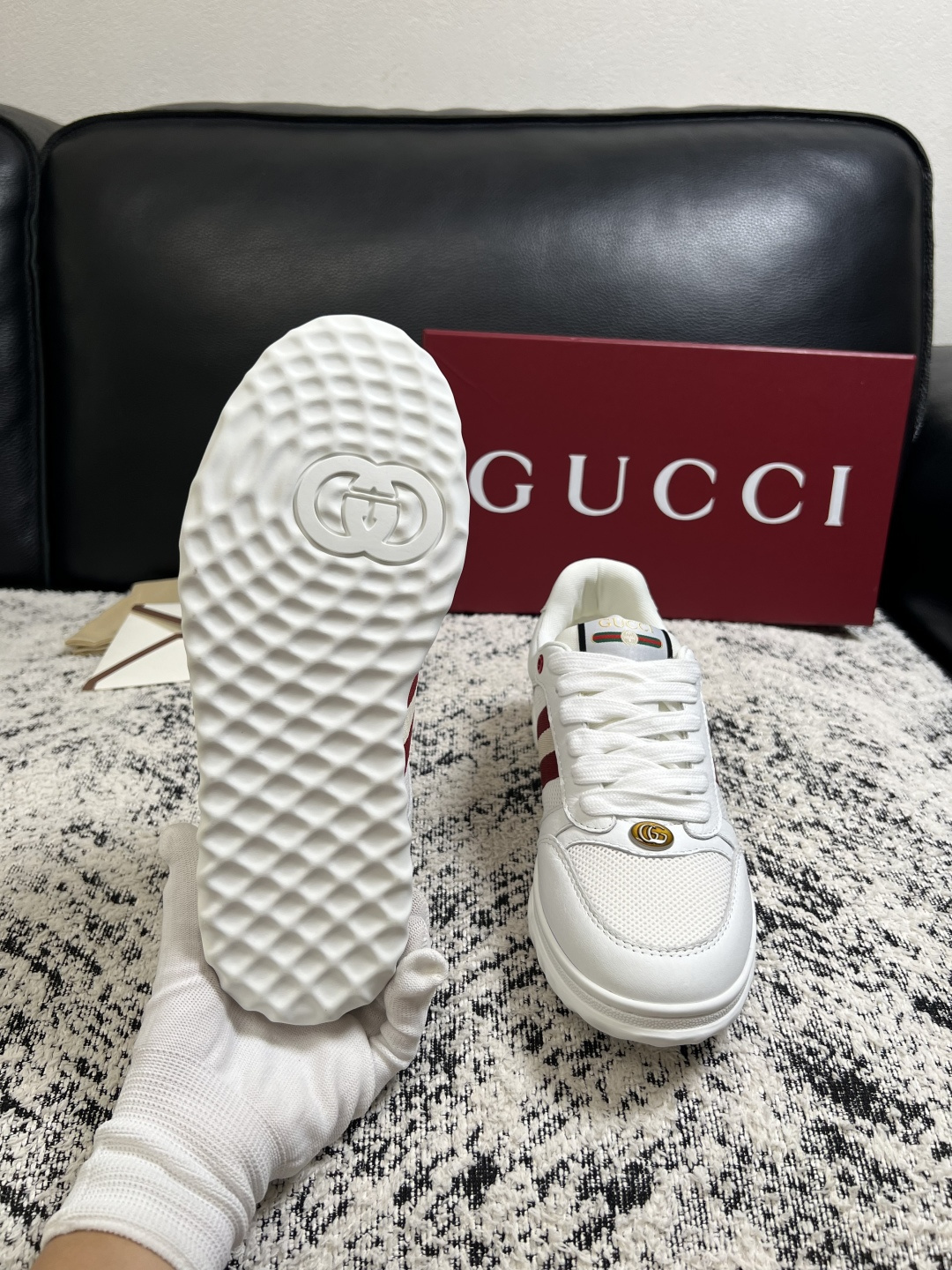 Gucci 高品质  顶级工艺品  古奇  专柜新款原厂配置，意大利进口牛皮面料，进口牛皮内里垫，透气舒适，鞋底：原厂特