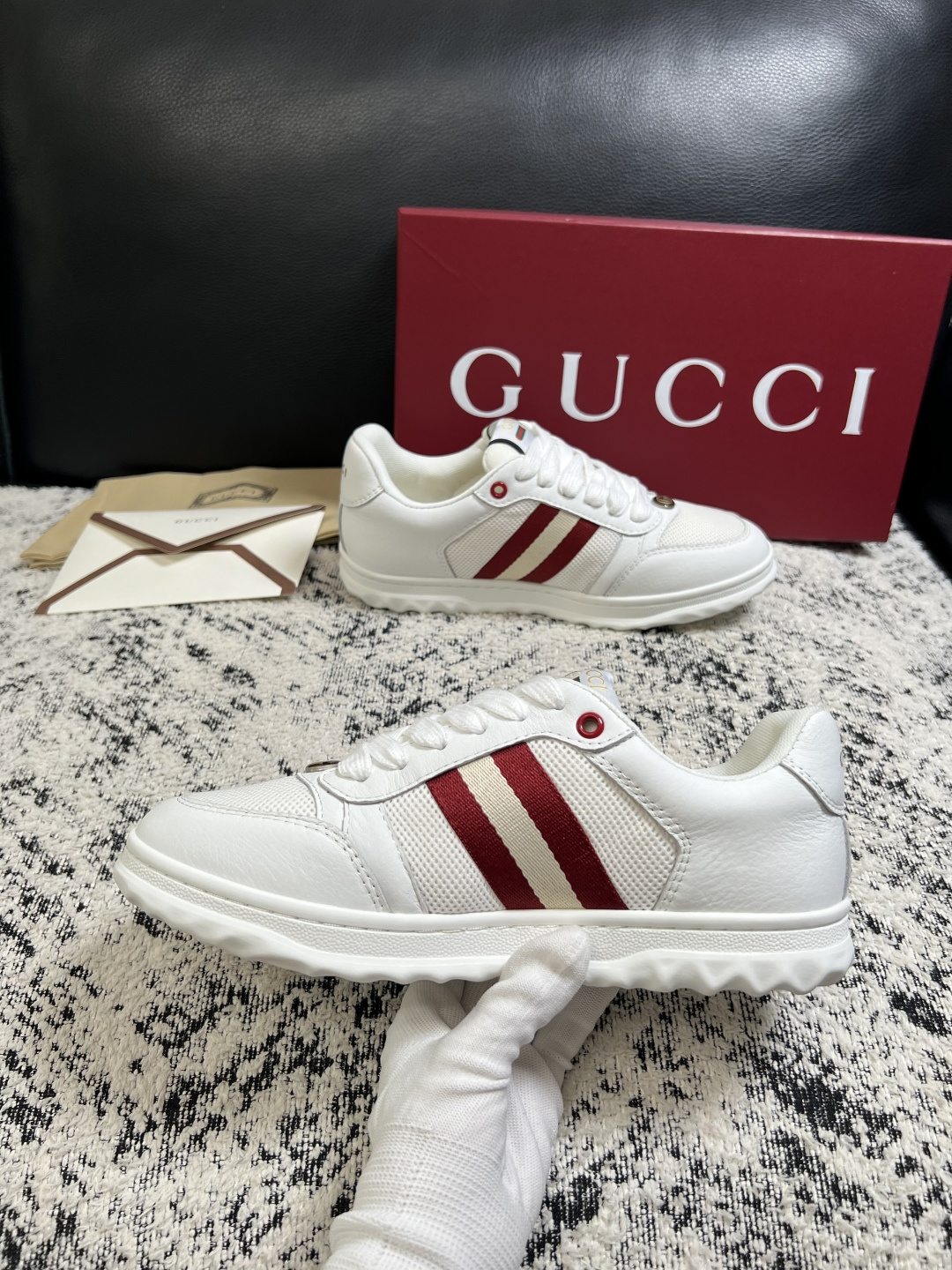 Gucci 高品质  顶级工艺品  古奇  专柜新款原厂配置，意大利进口牛皮面料，进口牛皮内里垫，透气舒适，鞋底：原厂特