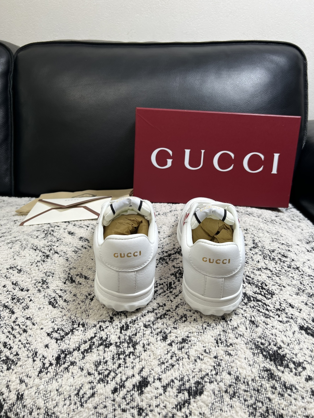 Gucci 高品质  顶级工艺品  古奇  专柜新款原厂配置，意大利进口牛皮面料，进口牛皮内里垫，透气舒适，鞋底：原厂特