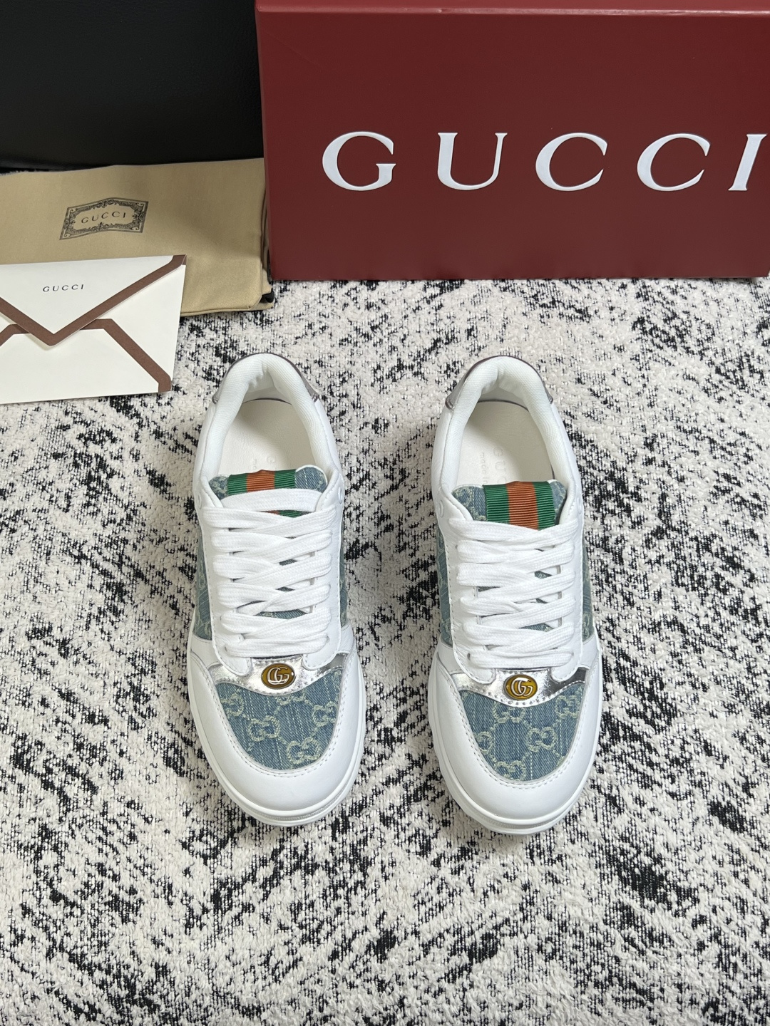 Gucci 高品质  顶级工艺品  古奇  专柜新款原厂配置，意大利进口牛皮面料，进口牛皮内里垫，透气舒适，鞋底：原厂特