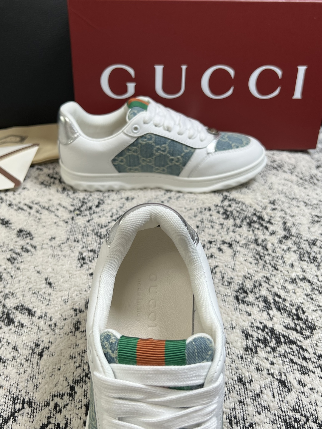 Gucci 高品质  顶级工艺品  古奇  专柜新款原厂配置，意大利进口牛皮面料，进口牛皮内里垫，透气舒适，鞋底：原厂特