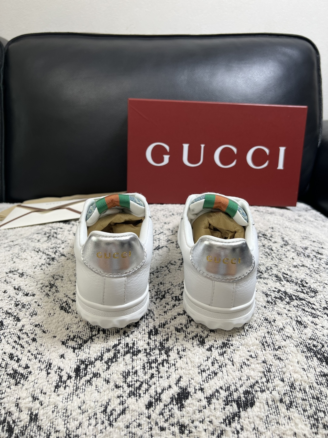 Gucci 高品质  顶级工艺品  古奇  专柜新款原厂配置，意大利进口牛皮面料，进口牛皮内里垫，透气舒适，鞋底：原厂特