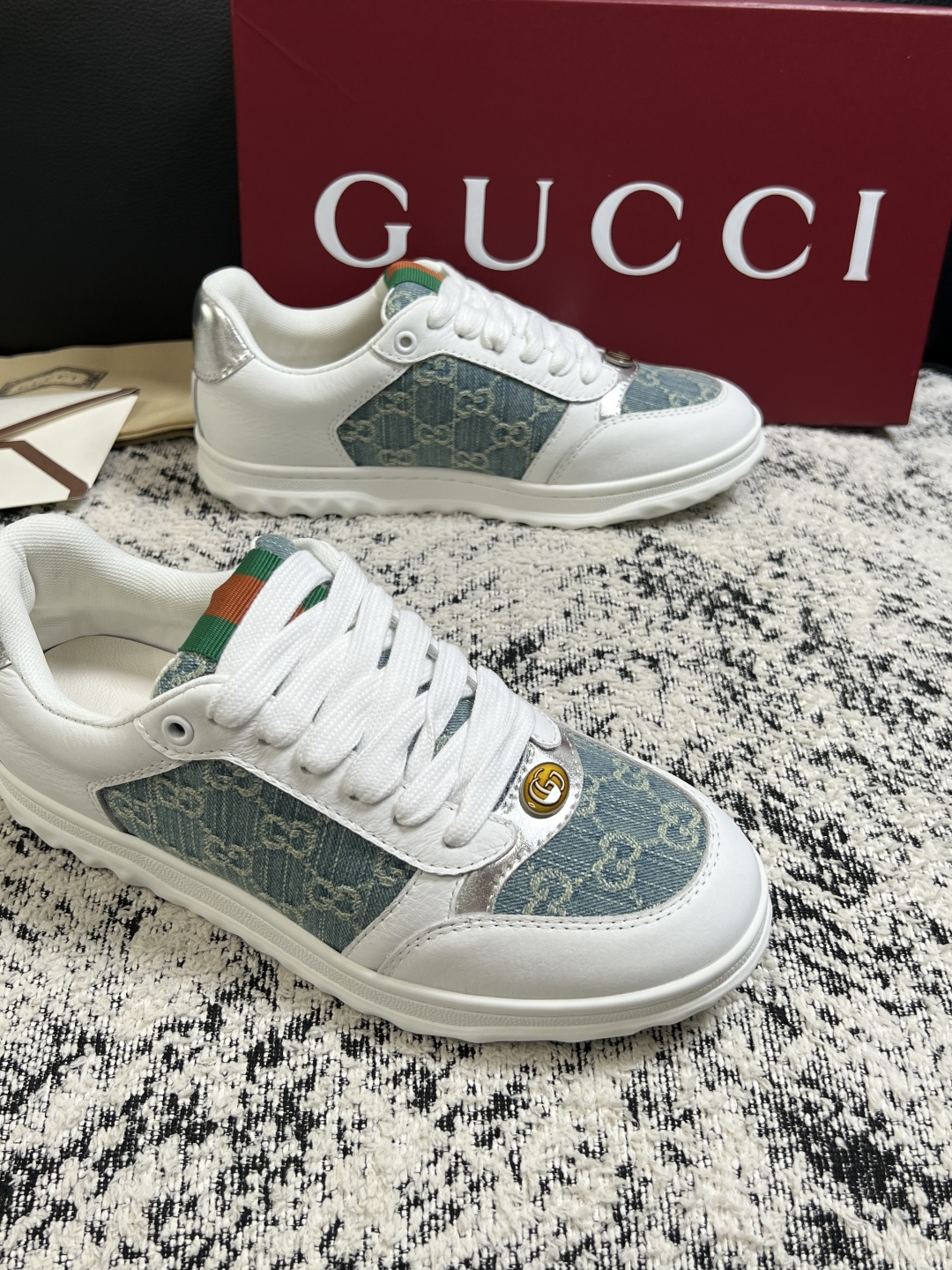 Gucci 高品质  顶级工艺品  古奇  专柜新款原厂配置，意大利进口牛皮面料，进口牛皮内里垫，透气舒适，鞋底：原厂特