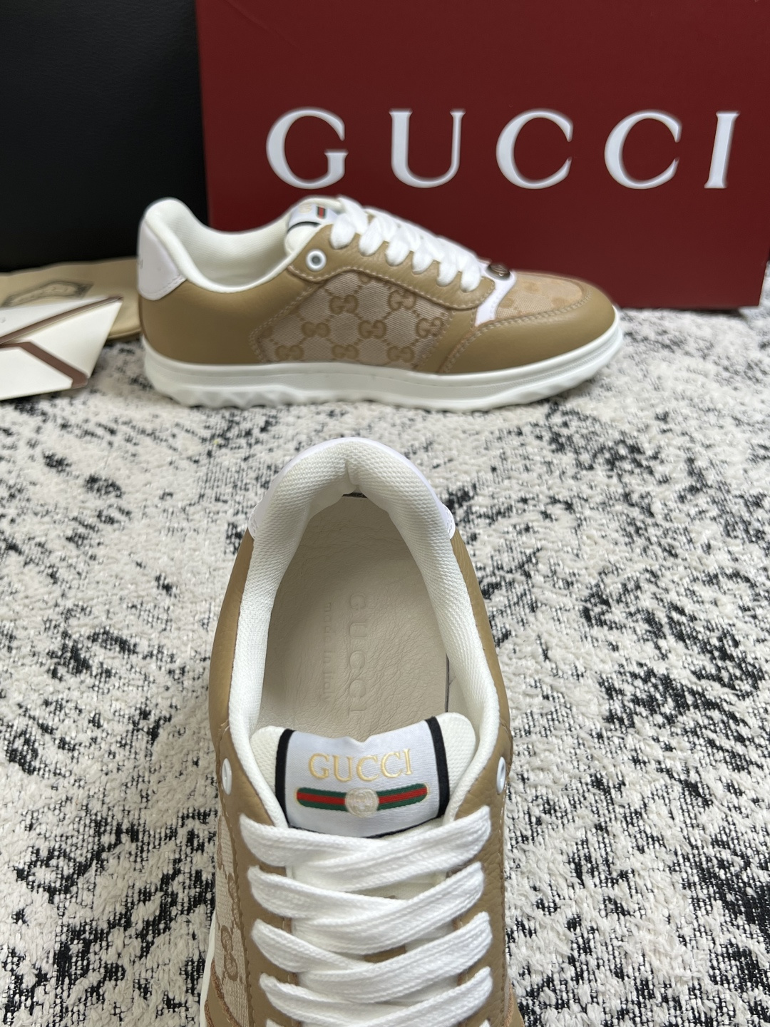 Gucci 高品质  顶级工艺品  古奇  专柜新款原厂配置，意大利进口牛皮面料，进口牛皮内里垫，透气舒适，鞋底：原厂特