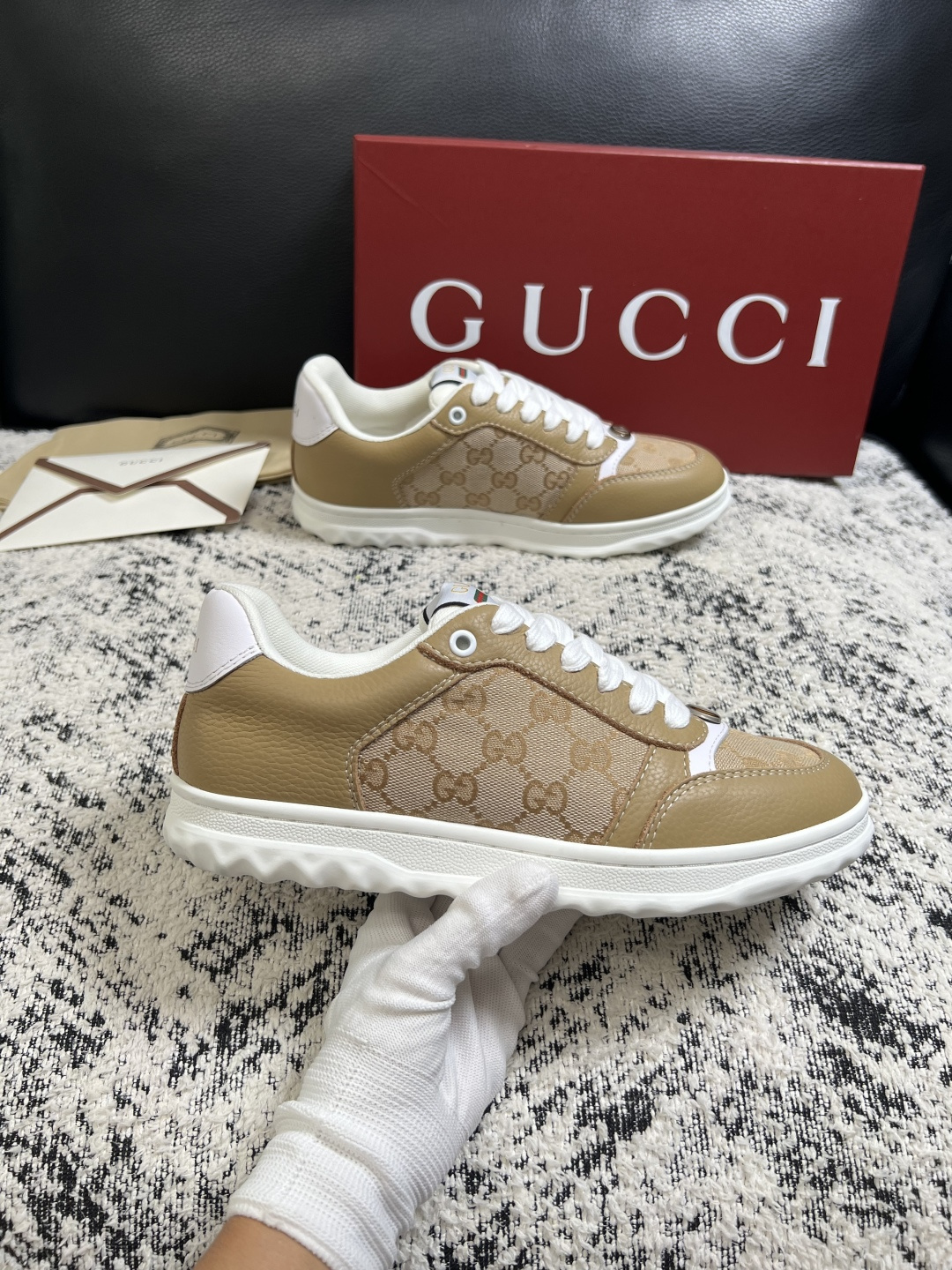 Gucci 高品质  顶级工艺品  古奇  专柜新款原厂配置，意大利进口牛皮面料，进口牛皮内里垫，透气舒适，鞋底：原厂特